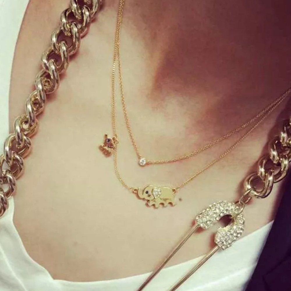 {PAISLEY} dainty Momma & Baby elephant necklace - Picture 3 of 5